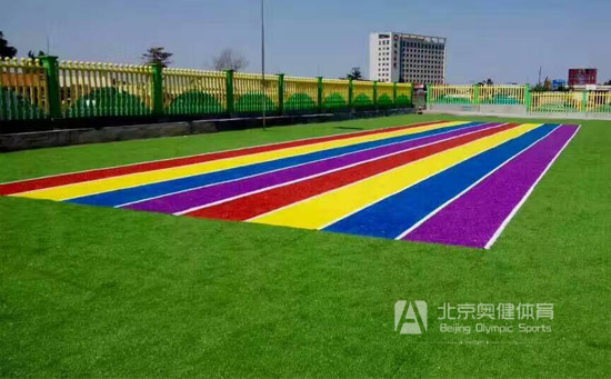 幼兒園操場彩虹跑道草皮鋪裝圖