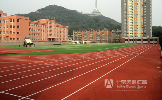 田徑場塑膠跑道復(fù)合型施工