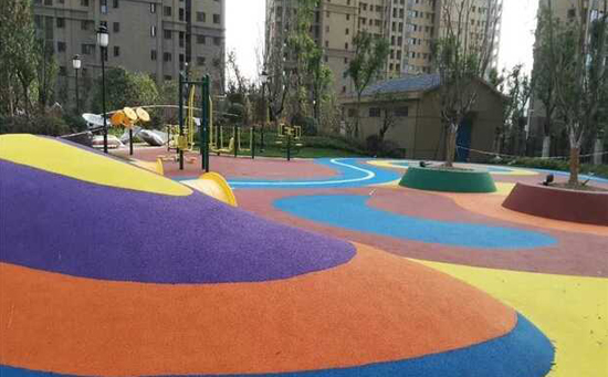 幼兒園帶造型塑膠跑道圖片